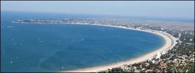Quelle station balnéaire de l'Atlantique possède la plus grande plage d'Europe ?