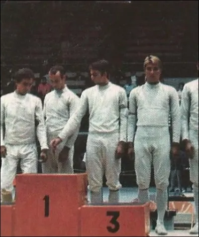 En quelle année, l'équipe de France de fleuret remporte-t-elle la médaille d'or, en escrime ?