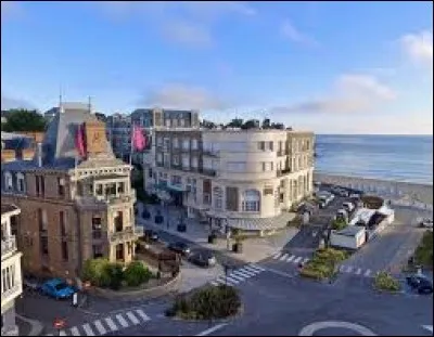 À Dinard (Ille-et-Vilaine), les habitants de cette station balnéaire portent le gentilé ...