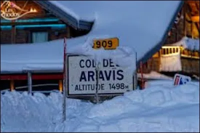 Le Col des Aravis se situe ...