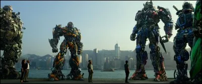 Dans le premier film, que doivent faire les Autobots ?
