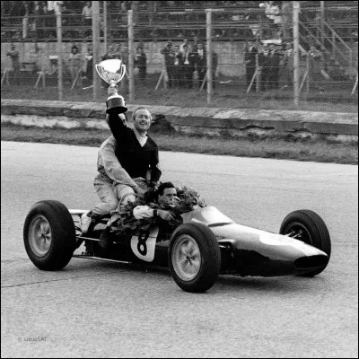 Quelle est la particularit&eacute; de ses succ&egrave;s de 1963 ?