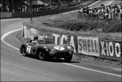 Il y est &agrave; nouveau pr&eacute;sent l'ann&eacute;e suivante et se classe 3e. Quelle est la voiture ?