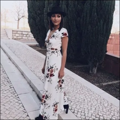 Avec qui est-elle sortie pendant un peu plus d'un an ?