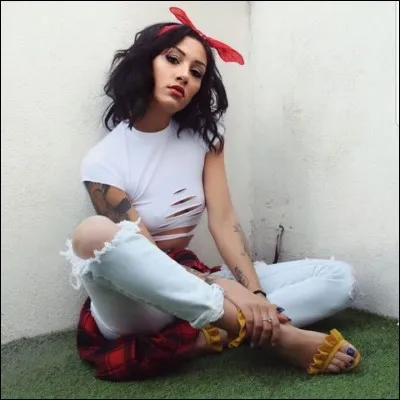 Sur le tournage des "Anges 9", avec qui Thomas l'a-t-il trompée ?