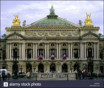 Sous quel empereur a été décidée la construction de l'Opéra de Paris ?