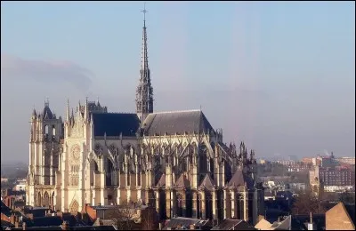 Qui a dit à propos de la cathédrale Notre-Dame d'Amiens : "C'est l'empire absolu de l'élégance suprême " ?