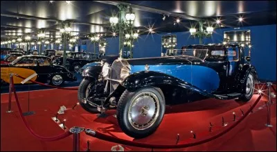 Dans quelle ville d'Alsace se situe la "Cité de l'automobile", le plus grand musée d'automobiles du monde ?
