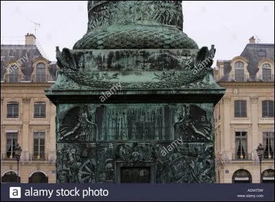 Quel est le nom de cette colonne parisienne classée monument historique en 1992 ?