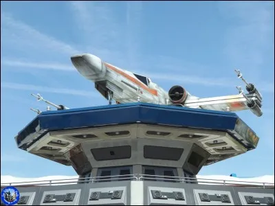 Un vaisseau des films "Star Wars" est présent dans Discoveryland, quel est le nom de ce vaisseau ?