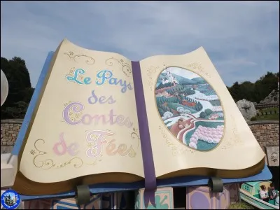 Les attractions "Le Pays des Contes de Fées" et "Casey Jr - Le petit train du cirque" ne furent pas ouvertes en même temps que le parc. En quelle année furent-elles ouvertes ?