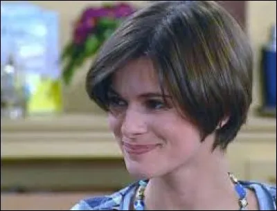 Dans quelle filière Laly fait-elle des études supérieures ?