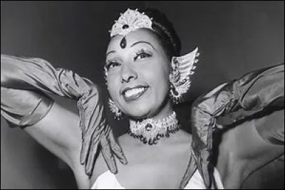 Joséphine Baker, aida les troupes alliés lors de la Seconde Guerre mondiale. Comment s'y prit-elle ?