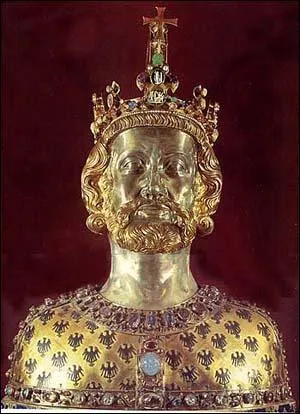 Je fus le plus grand roi, puis empereur, de ma ligne. Qui suis-je ?