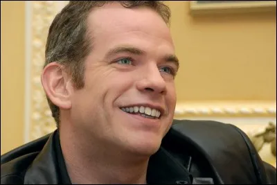 Que chantait-il le plus lorsqu'il débutait dans les bars ?