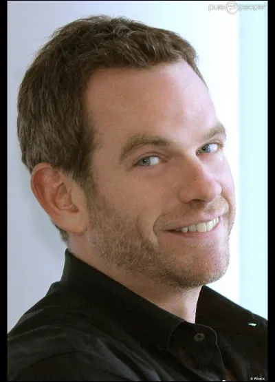 Depuis quand peut-on suivre la carrière de Garou via son Myspace officiel ?