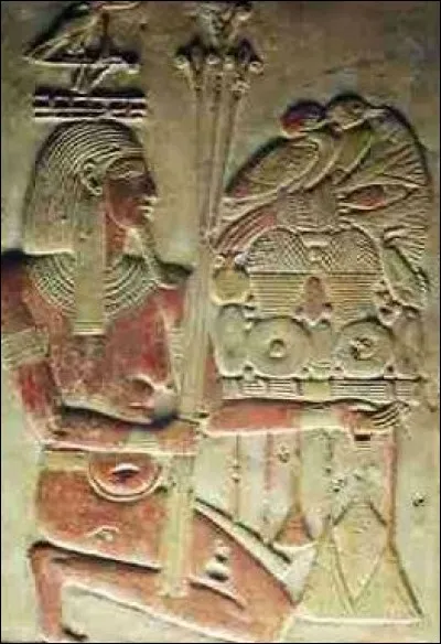 C'est la personnification divine du Nil. Il n'avait pas de temple mais entretenait la vie des dieux et des hommes. Qui est-ce ?