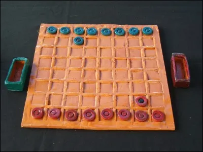 À quel jeu les légionnaires romains jouaient-ils pour améliorer leur sens de la stratégie ?