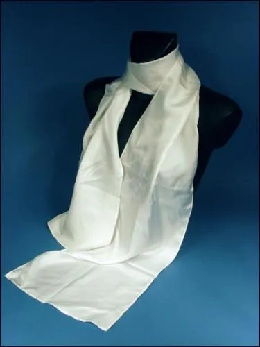 A qui appartient ce foulard ?