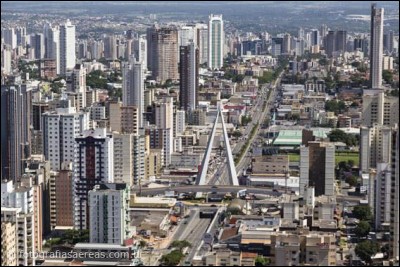 Goiânia est située à 750 mètres d'altitude dans une région de hauts plateaux. C'est une grande ville de 1,4 million d'habitants, en plein essor. Dans quel pays se trouve-t-elle ?