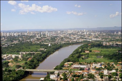 Cuiabá est une ville de plus de 500 000 habitants, située sur la rive du rio Cuiabá, affluent du Rio Paraguay. Dans quel pays se trouve-t-elle ?