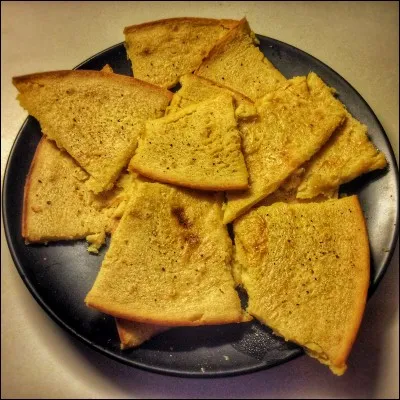 Comment se nomme la galette de farine de pois chiches originaire de Ligurie consomm&eacute;e &agrave; Nice notamment ?