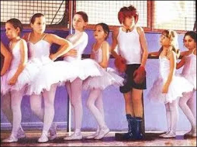 Ce petit bijou de film anglais, dans lequel le professeur de danse que joue Julie Walters accueille un garçonnet plus intéressé par la danse que par la boxe, a fait connaître le jeune acteur Jamie Bell, extraordinaire d'énergie et de vitalité. Quel est le film ?