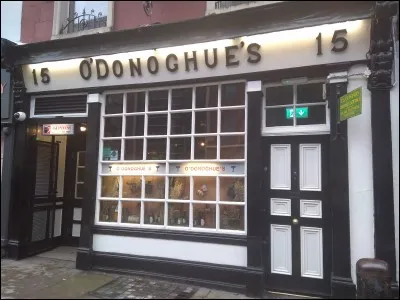 Les High Kings nous chantent ''Red is the Rose''. Quelle équipe de rugby porte une rose sur son maillot ?