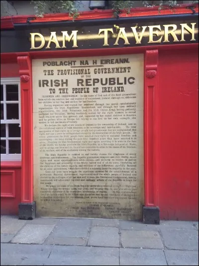 Pour quelle raison extravagante Christy Moore fut-il arr&ecirc;t&eacute; au Pays de Galles en 2004 ?