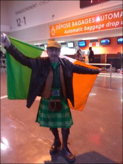 ''Ireland's Call'' est un hymne compos&eacute; par Phil Coulter pour l'&eacute;quipe de rugby irlandaise. Ce compositeur est n&eacute; en Irlande du Nord, donc dans la ville de...