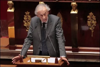 Son prénom est une autoroute (Axel-Michel-Casimir-Jean-Jacques-Ciolek), mais c'est son nom qui lui a ouvert un boulevard (intérieur) en politique : quel est-il ?