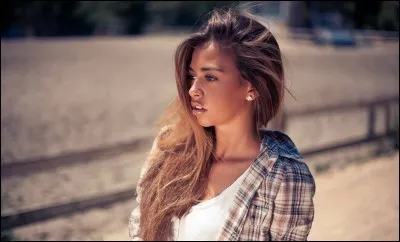 Avec quel célèbre acteur est-elle sortie ?