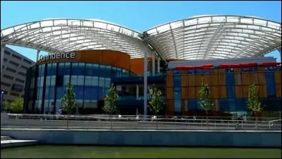 En quelle année le centre commercial de Confluences a-t-il ouvert ses portes ?