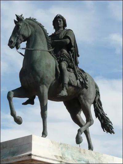 En quelle année la statue royale de la place Bellecour a-t-elle été détruite ?