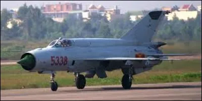 Cet avion de chasse soviétique, mis en service en 1960, a été produit à près de 14 000 exemplaires. Il atteint mach 2 a été utilisé, à partir de 1966, par la force aérienne nord-vietnamienne contre les Américains pendant la guerre du Viêt Nam. De quel avion s'agit-il ?