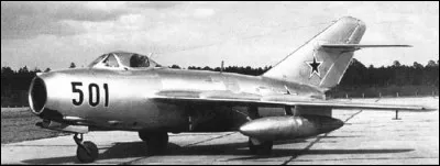 Mis en service en 1949, ce chasseur soviétique se révéla supérieur aux meilleurs appareils américains lors de son engagement en Corée. Il a été produit à 18 000 exemplaires. De quel avion s'agit-il ?