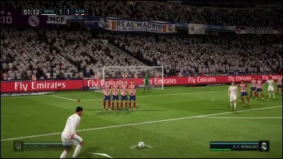 Vous avez un coup franc, vous préférez :