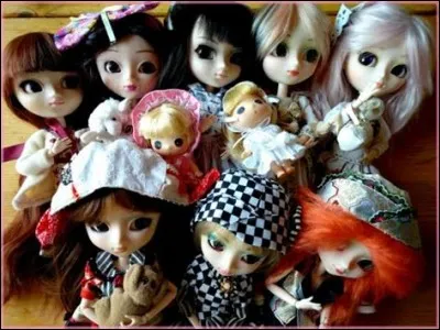 A-t-elle des Pullip ?