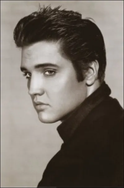 Elvis Presley dit, dans sa biographie, avoir copié le look d'une grande star du cinéma. De qui s'agit-il ?