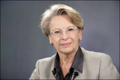 Bizarrement, il y a tout de même quelque chose reliant le président actuel et Michèle Alliot-Marie, alias « MAM ». Quoi donc ?