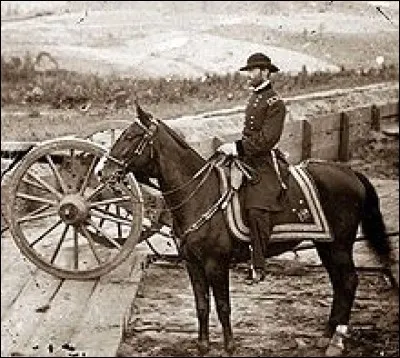 Puis, ce fut la marche (450km) des armées (60 000) de Sherman vers la mer, s'étalant sur 100 km de large et ravageant la Géorgie, mettant en application, la guerre de la terre brûlée.
Il obtient la capitulation de toutes les armées confédérées dans les Carolines, en Géorgie et Floride.