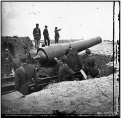 Savannah a la particularité d'avoir été épargnée par l'armée nordiste du général William Sherman en décembre 1864, lors de sa marche de 450 km vers la mer.
Lincoln lui adressa ce message : il s'agit véritablement d'un grand succès. Il nous apporte un avantage militaire évident et immédiat.