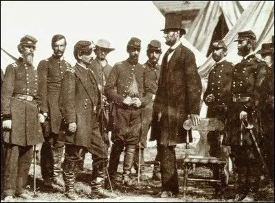 22 septembre 1862 : le président Lincoln profite de ce succès pour proclamer l'abolition de l'esclavage et l'émancipation des esclaves du Sud.