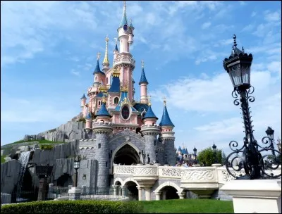 Sur quelle commune de la Seine-et-Marne le Parc Disneyland est-il situé ?