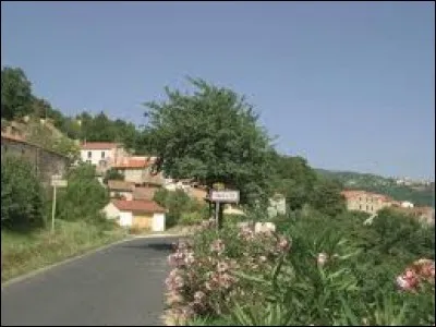 Petit village d'Occitanie de 50 habitants, dans la région naturelle des Aspres, Taulis se situe dans le département ...