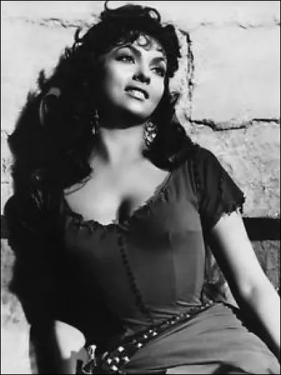 Gina Lollobrigida danse devant une &eacute;glise. Quel est ce film ?