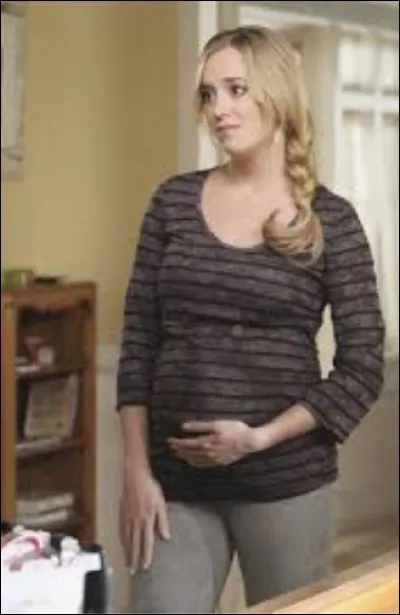 Qui est le père du bébé de Julie Mayer ?