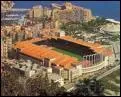 Quel club volue au Stade Louis II ?