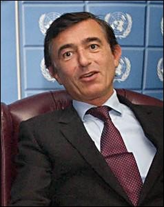 P. Douste-Blazy, cardiologue de formation, fut maire de Lourdes, de Toulouse, ministre, ... et aujourd'hui conseiller spécial à l'ONU. Comment l'appelait-on, déjà ?