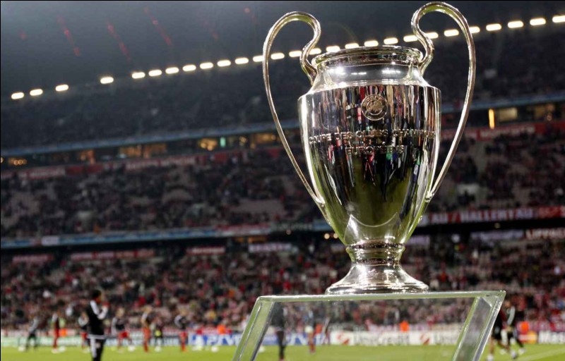 Lequel de ces deux clubs a remporté cinq fois les cinq premières éditions de la Champions League ?